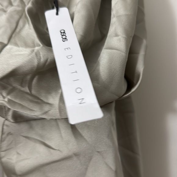 ASOS DESIGN Bridesmaid satin ruched halter neck maxi dress in sage green - Picture 11 of 11